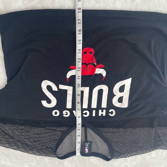 NBA Chicago Bulls black red mesh cropped boxy tshirt sz Medium #66 basketball - Picture 8 of 8